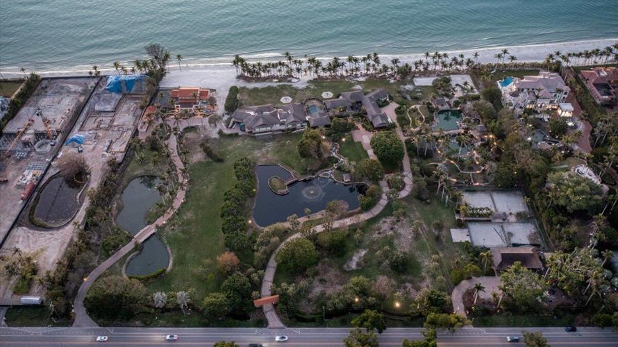 Luxury home market thrives in Naples