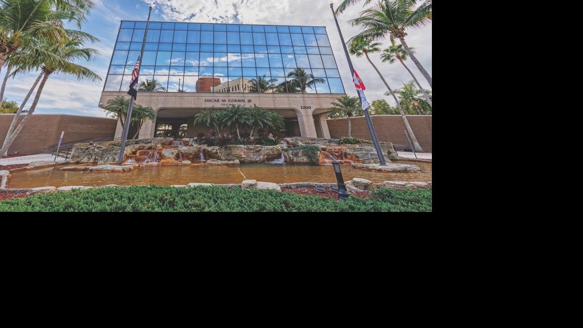Fort Myers City Hall.jpg