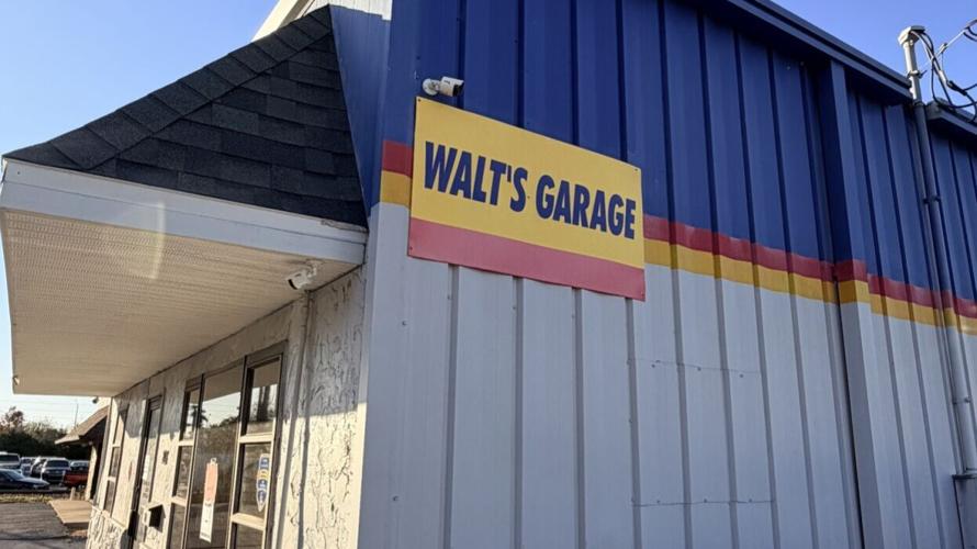Walt’s Garage exterior in Punta Gorda