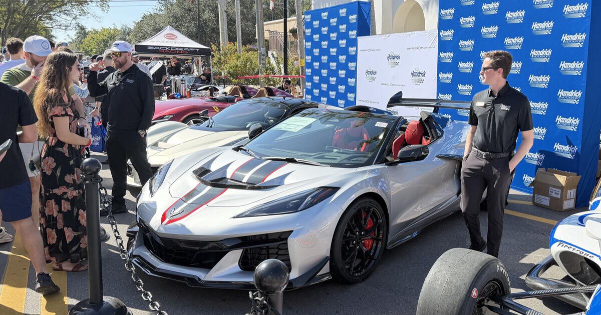 Cars on 5th moves from Fifth Avenue South to Bayshore Drive