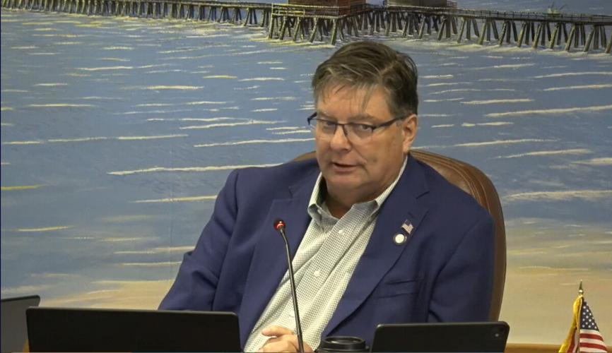 Naples council debates concessions at pier