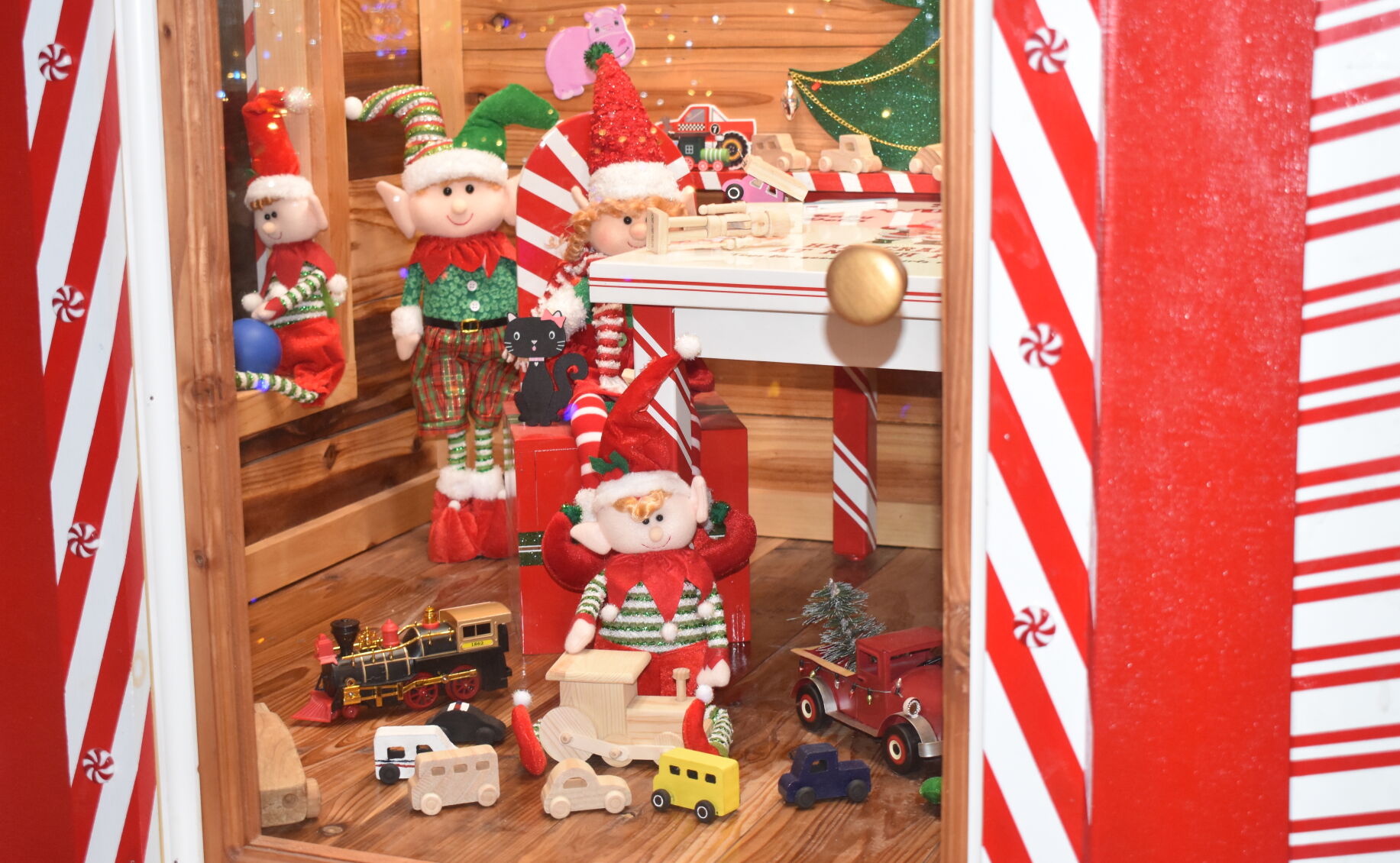 Halloween turns Christmas: Sahuarita man redelivers extravagant