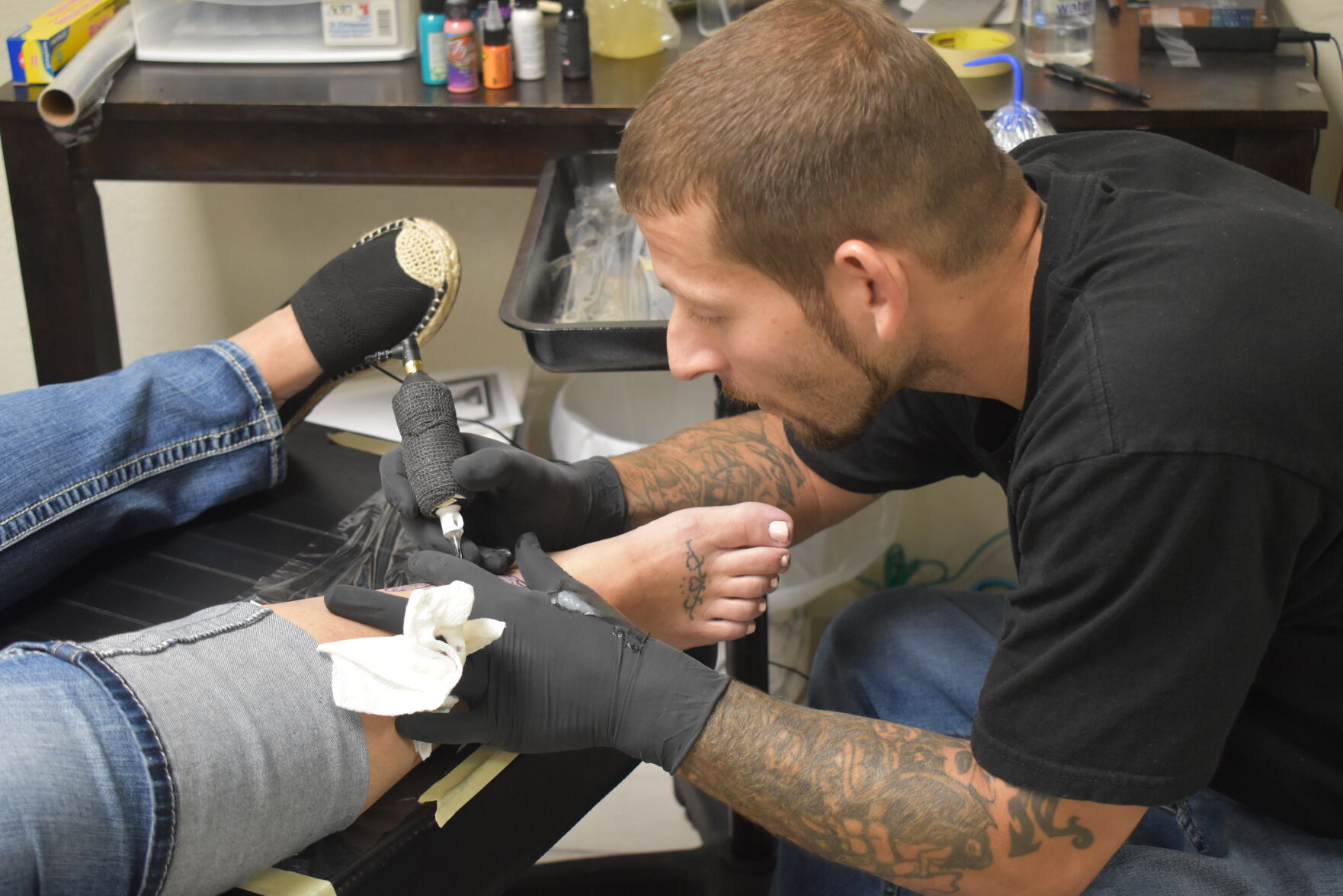8yearold tattoo artist thriving as apprentice at San Antonio shop   clevelandcom