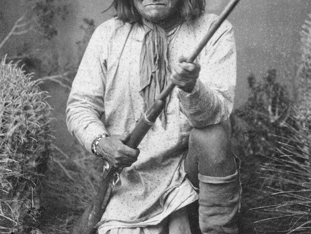 MEANDERING the MESQUITE: BEHOLD, THE HUMAN TIGER — Life and times of Geronimo, an American legend - Vimarsana News