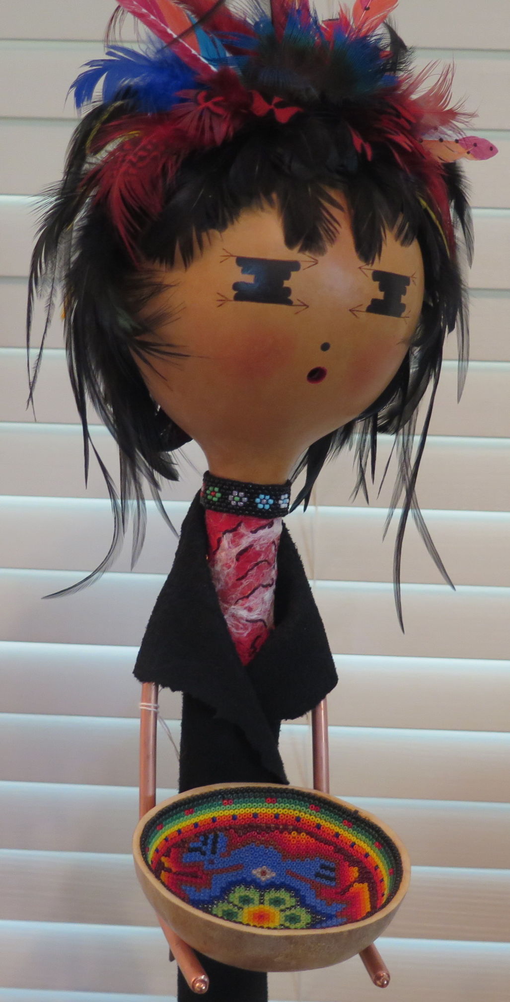 ELEGANCE & INDIVIDUALITY Creating stylized gourd dolls Get Out