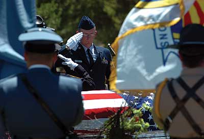 Slain officer honored by 2,000 | Local News Stories | gvnews.com