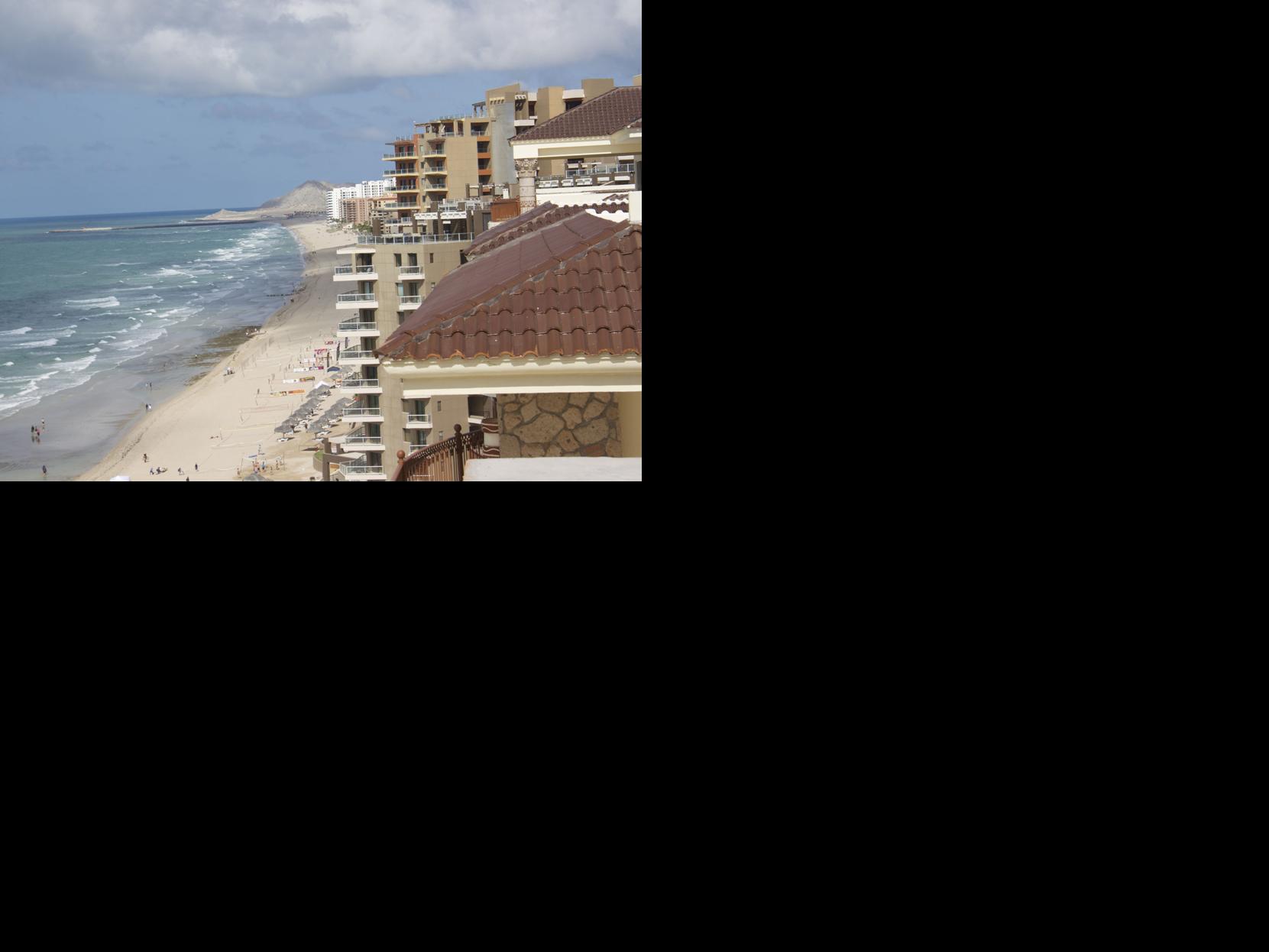 WHAT'S HAPPENING AT SANDY BEACH? — Cruise ships destined ...