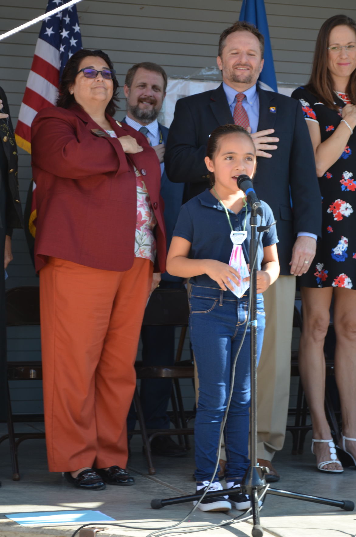 Dignitaries saying the pledge