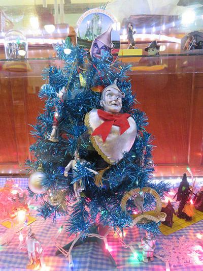WIZARD OF OZ CHRISTMAS TREE AND VINTAGE ORNAMENTS ON DISPLAY Oz Tree - WIZARD OF OZ CHRISTMAS TREE AND VINTAGE ORNAMENTS ON DISPLAY