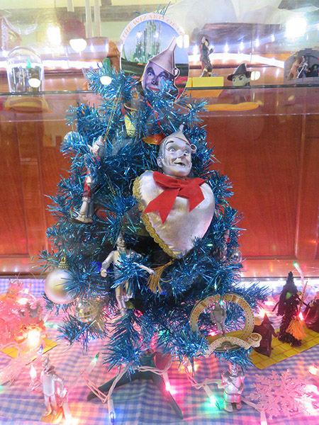 Wizard Of Oz Christmas Tree And Vintage Ornaments On Display Community Gvpennysaver Com