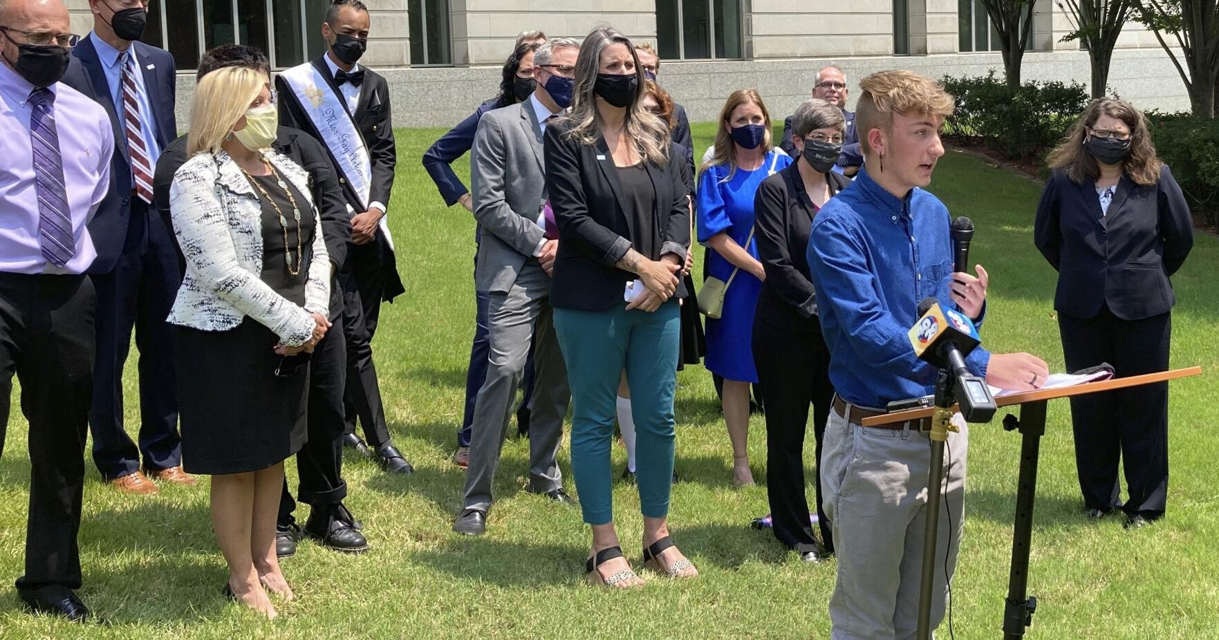 Federal appeals court hears arguments on nation's first ban on gender-affirming care for minors - Vimarsana News
