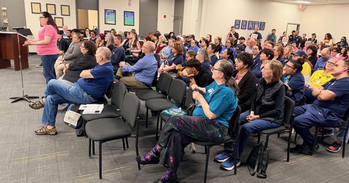 Community members, students respond to district’s handling of Redwood High gay slur photo scandal