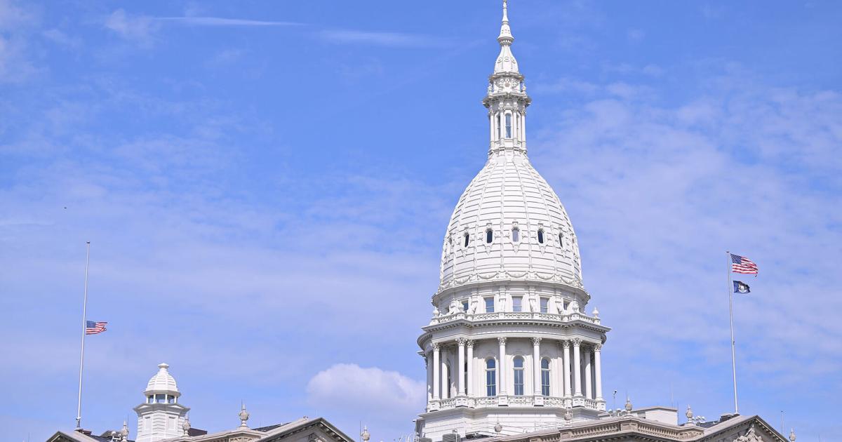 Michigan lawmakers miss their budget deadline, OK gas price measure