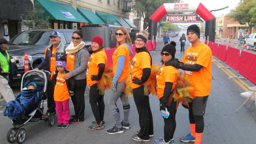 Hundreds brave cold for Turkey Trot | Local News ...