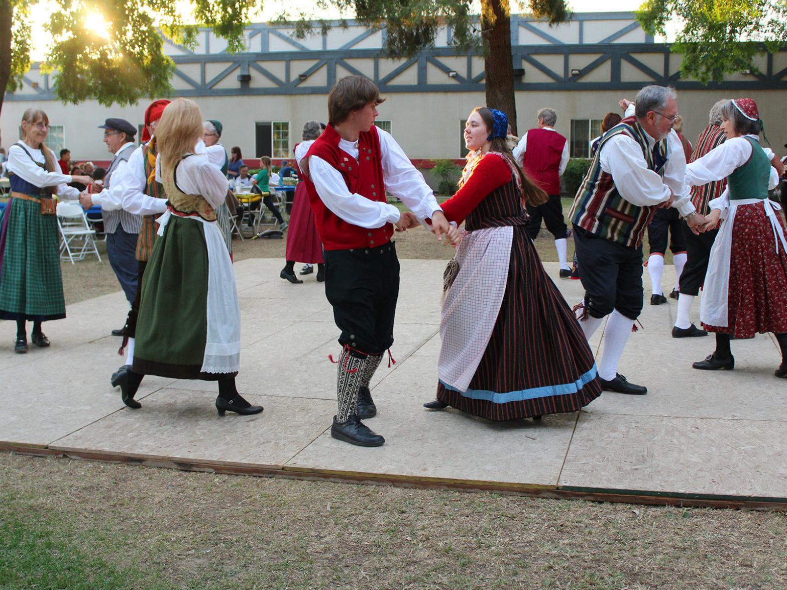 Swedish Culture Thrives At Festival Kingsburg Recorder Hanfordsentinel Com Swedish Culture Thrives At Festival Kingsburg Recorder Hanfordsentinel Com