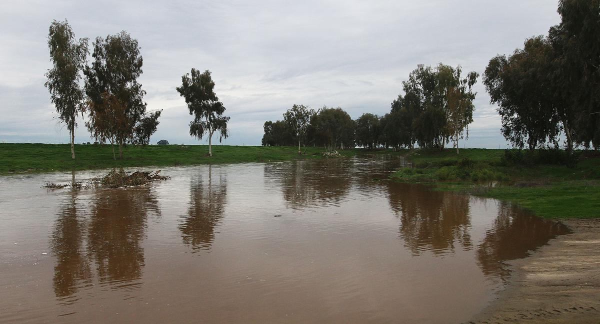 Kings River flows heavy Gallery