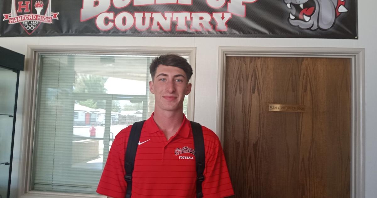 Hanford Drake Riley Hanford Bullpups first day of school sees two seniors look to the ...