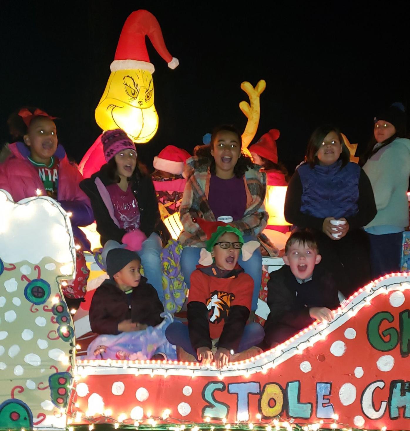 Hanford Christmas Parade 2022 Hanford Gets Jolly At Christmas Parade | Local News | Hanfordsentinel.com