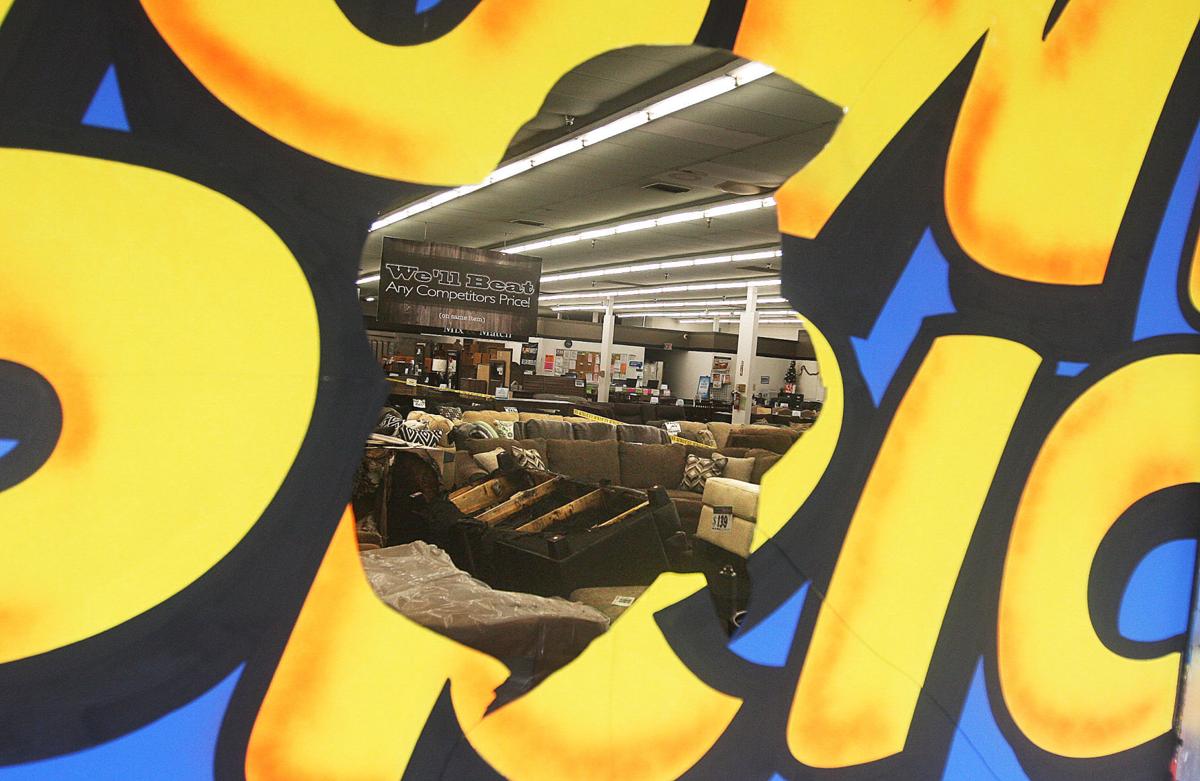 Hanford furniture store fire likely arson | Crime ...