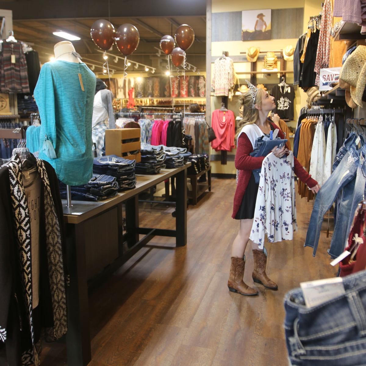 Boot Barn Officially Opens Local News Selma Kingsburg Hanfordsentinelcom Boot Barn Officially Opens Local News Selma Kingsburg Hanfordsentinelcom
