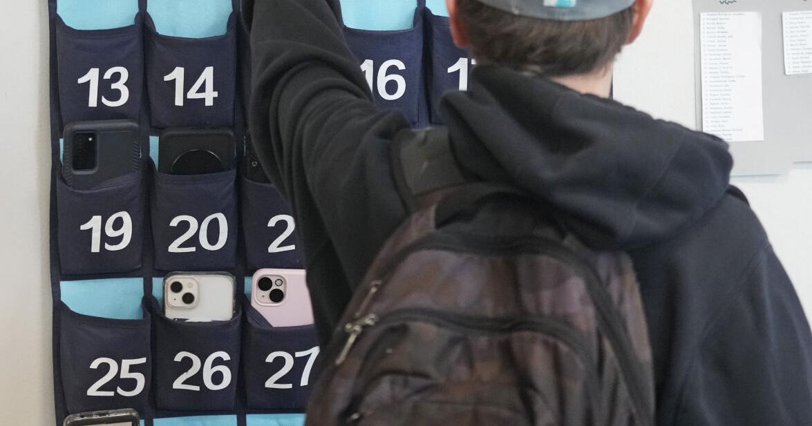 Kids are using phones in class, even when it's against the rules. Should schools ban them all day? | Business - Vimarsana News
