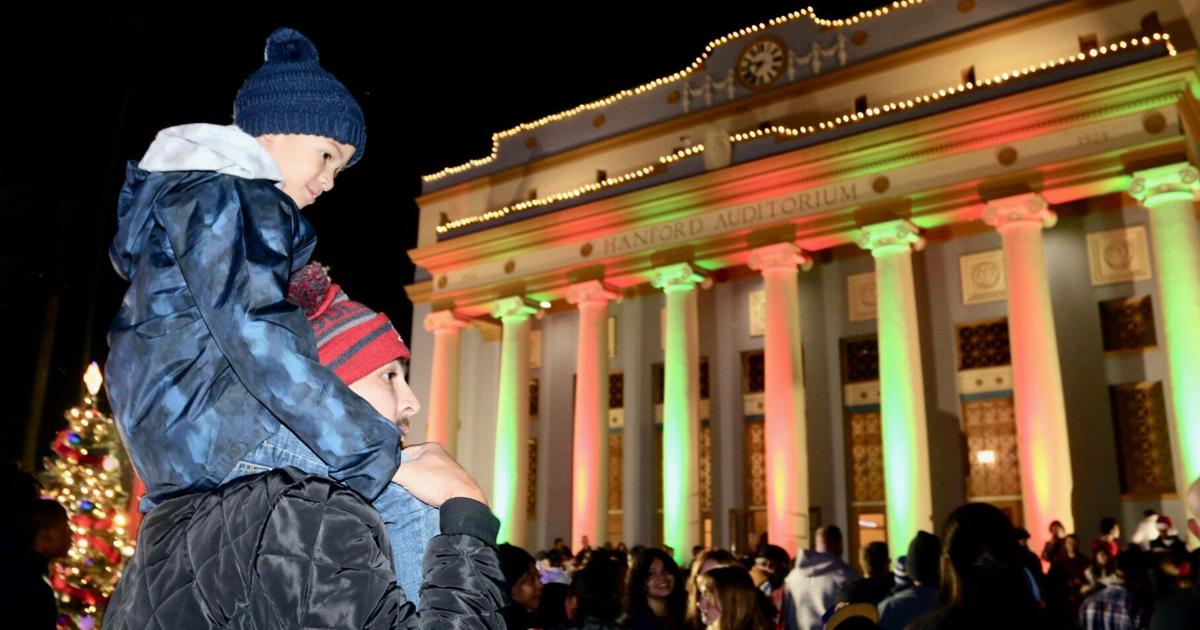 Hanford's Winter Wonderland wows crowds with snow, larger skating rink ...