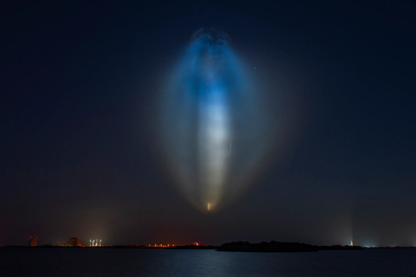 Predawn Florida skies served up 'space jellyfish' from SpaceX