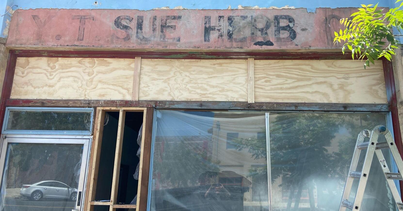 A sign of their times: A tale of two herb companies | Hanford Gourmet - Vimarsana News