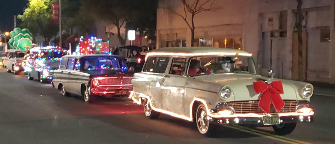 Hanford gets jolly at Christmas Parade Local News