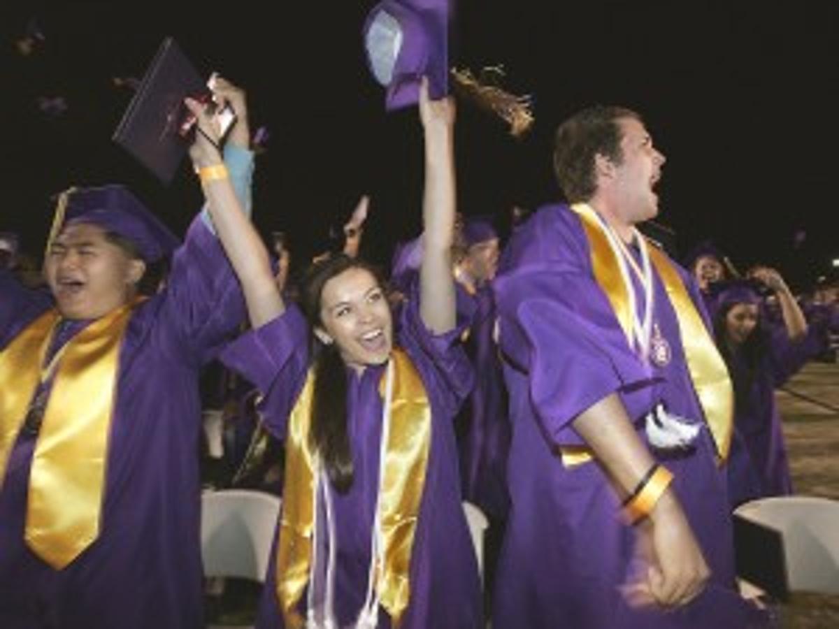 Lemoore High School Class Of 2011 Walks The Line Lemoore Hanfordsentinel Com