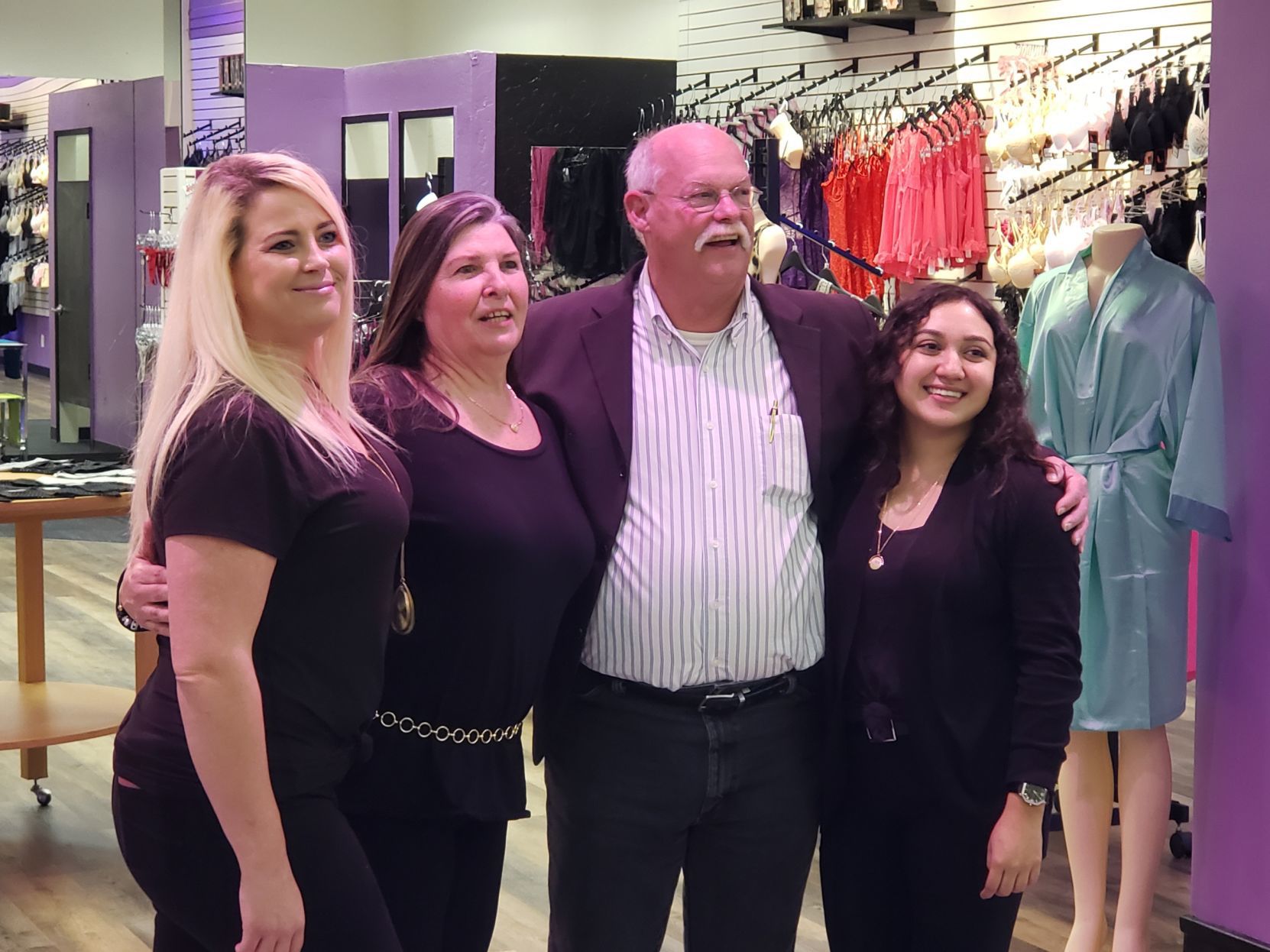 Hanford Mall spices things up with new lingerie boutique Local