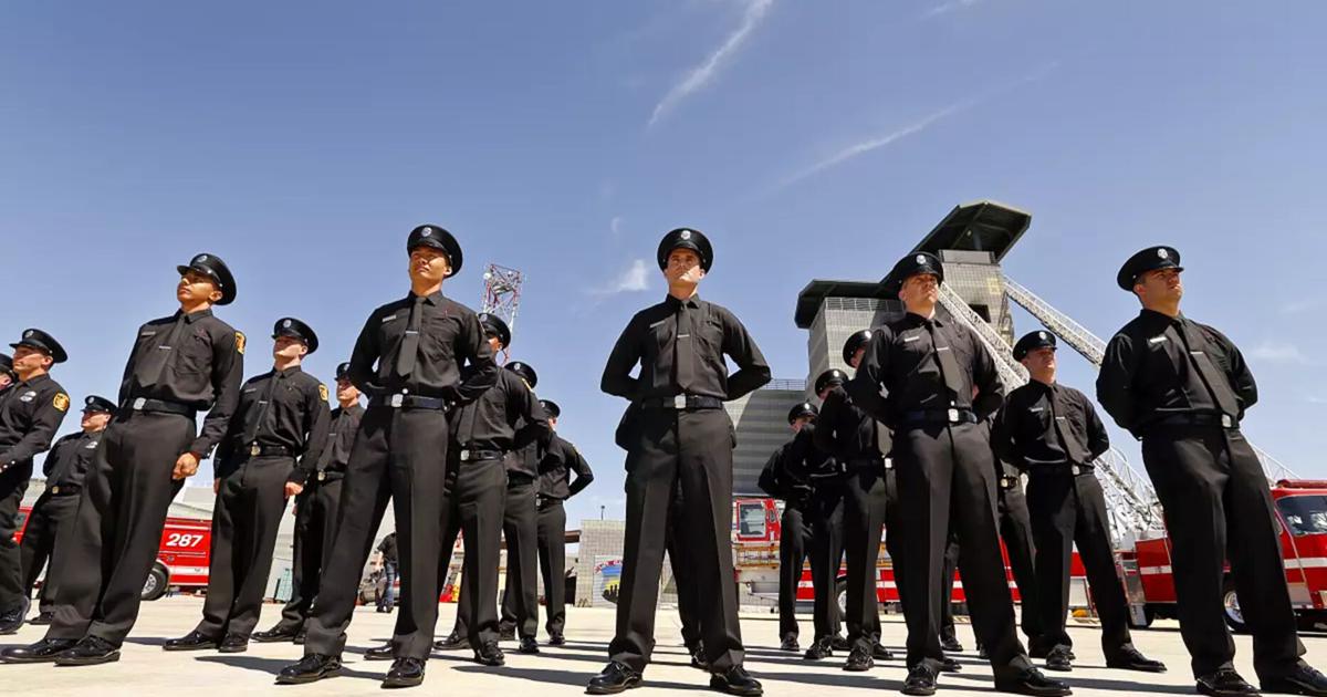Budaya ketaatan Departemen Pemadam Kebakaran LA berjalan dalam diri mereka. Petugas pemadam kebakaran mengatakan mereka takut akan balas dendam dari atasannya.
