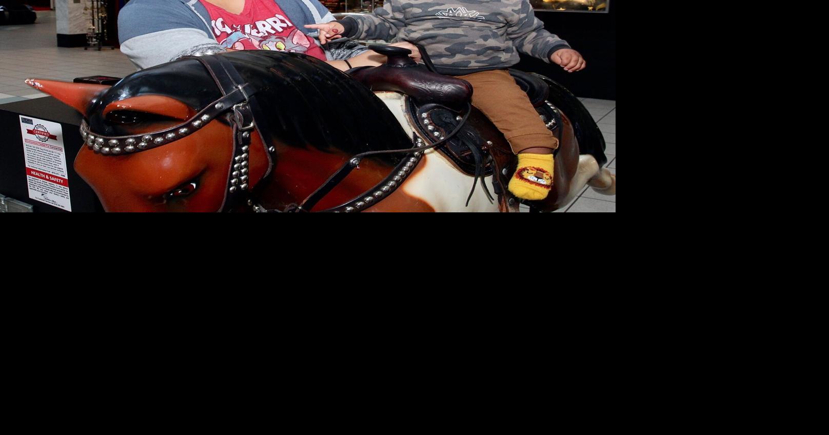 Santa visits the Hanford Mall Entertainment