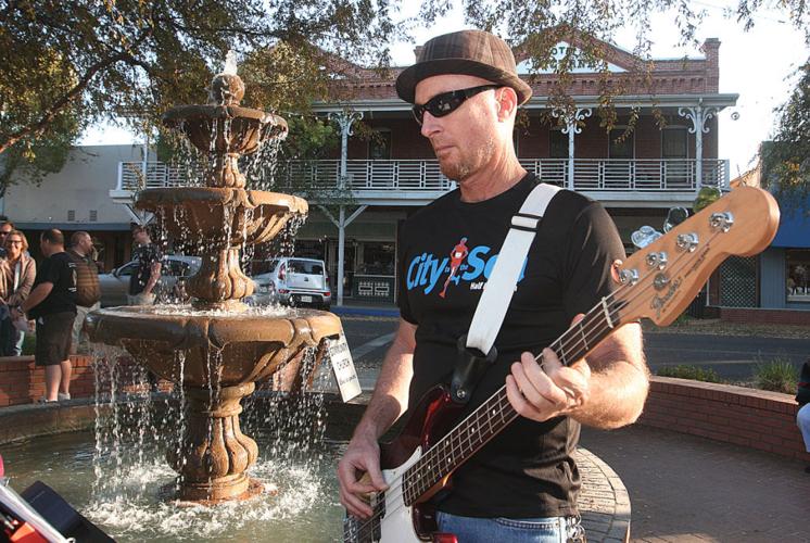 Lemoore Holiday Stroll | Gallery | hanfordsentinel.com