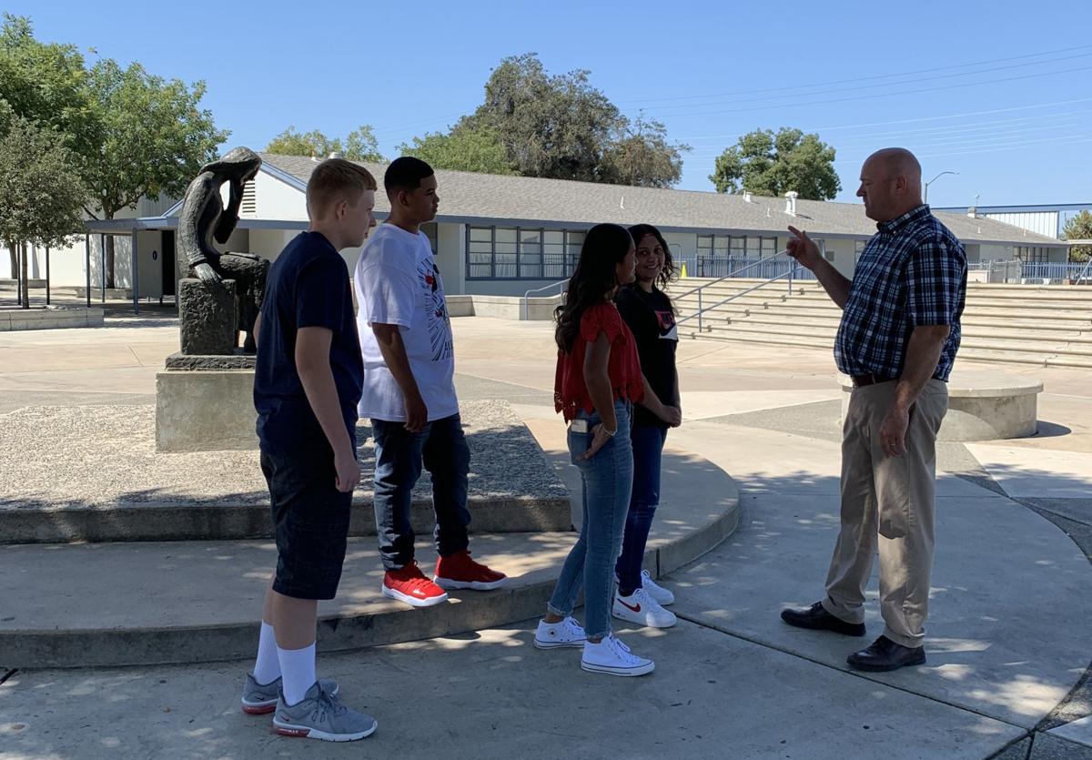 Hanford elementary students head back to school Local
