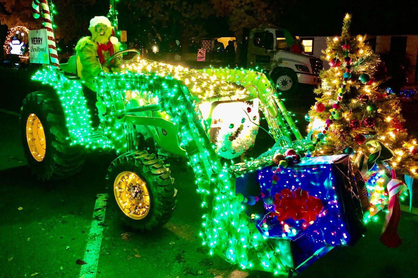 Kingsburg Christmas Parade 2022 Santa Lucia Parade Lights Up Kingsburg | Hanford Sentinel | Community News  | Hanfordsentinel.com