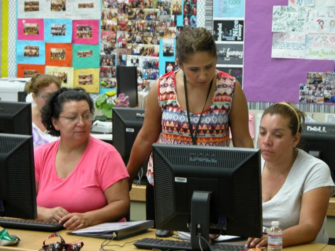 Free classes help parents become computer savvy | Local News | Selma ...
