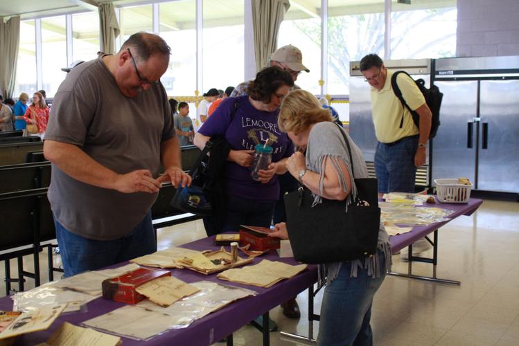 Lemoore Elementary opens time capsule | Local News | hanfordsentinel.com