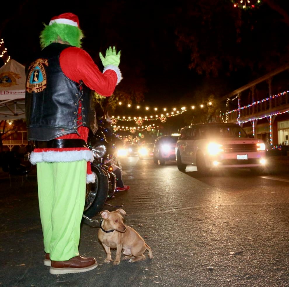 Lemoore celebrates Christmas with drivethru parade Features