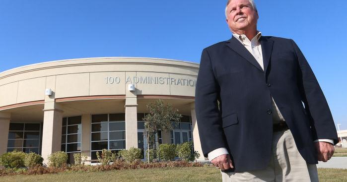 West Hills College Lemoore president honored by Chamber | News