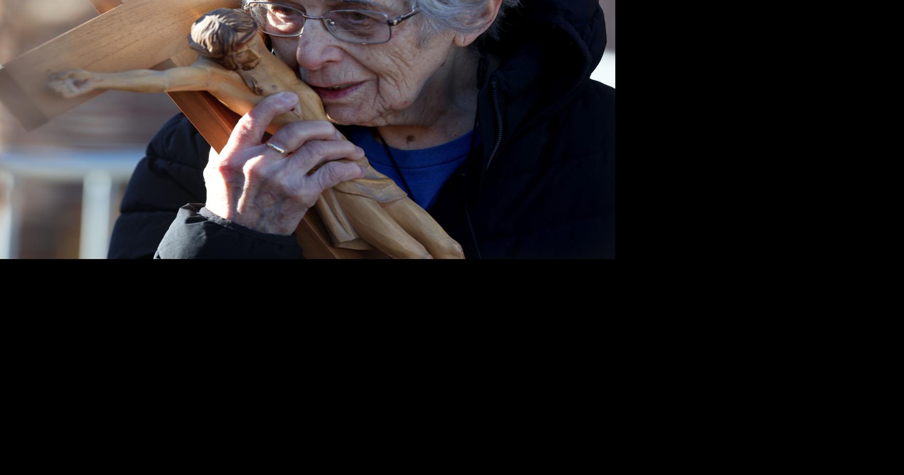 Judge orders Trump administration to allow clergy access at Illinois' Broadview immigration facility for Easter holy days