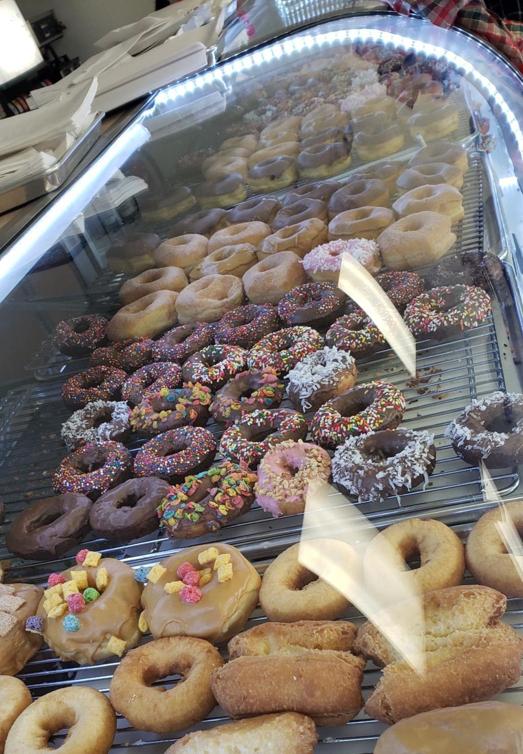 Donut Cafe Celebrates Grand Opening Local Hanfordsentinel Com