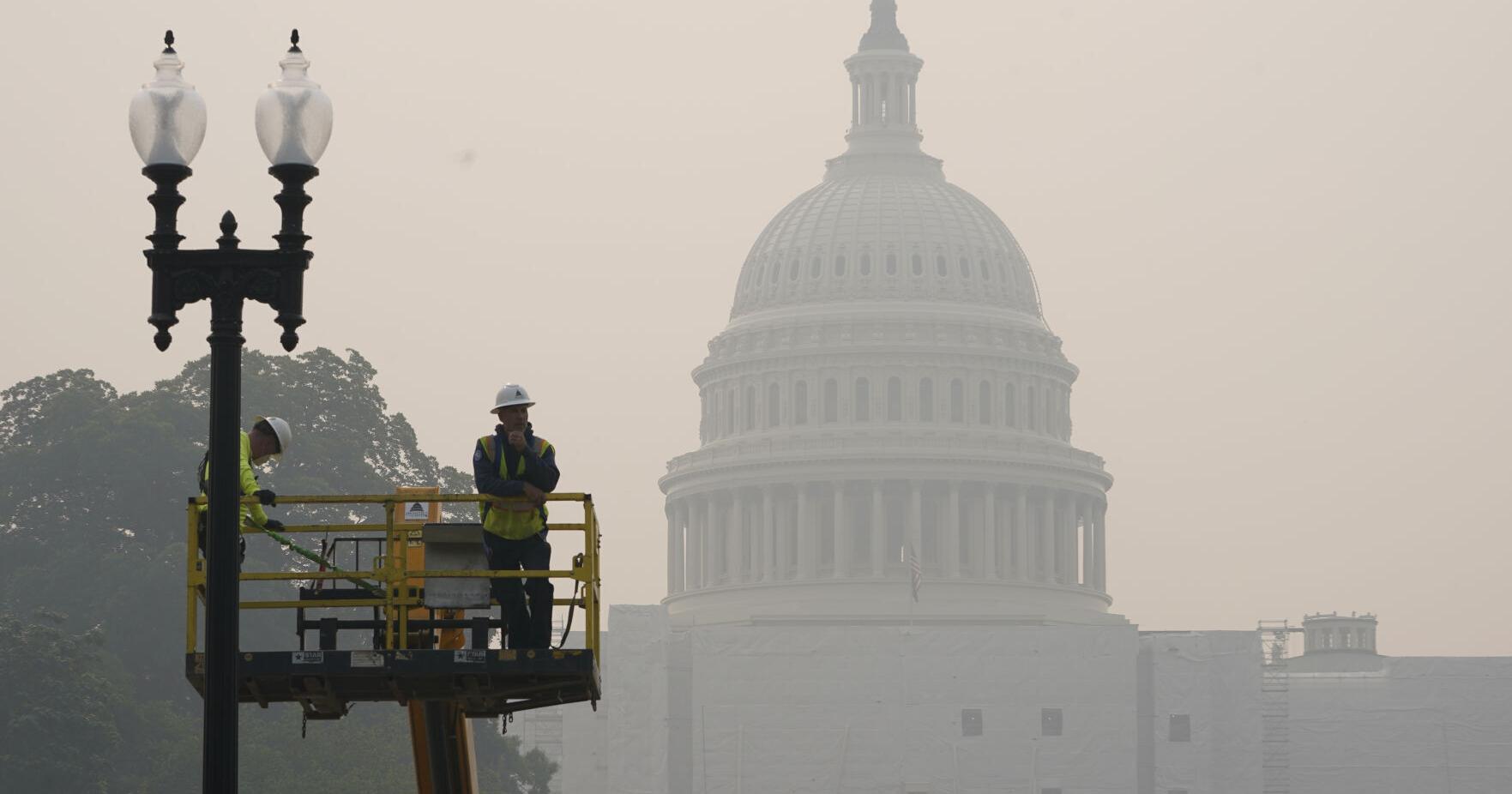 Smoke from wildfires, a fact of life in the West, catches outdoor workers off guard in the East - Vimarsana News