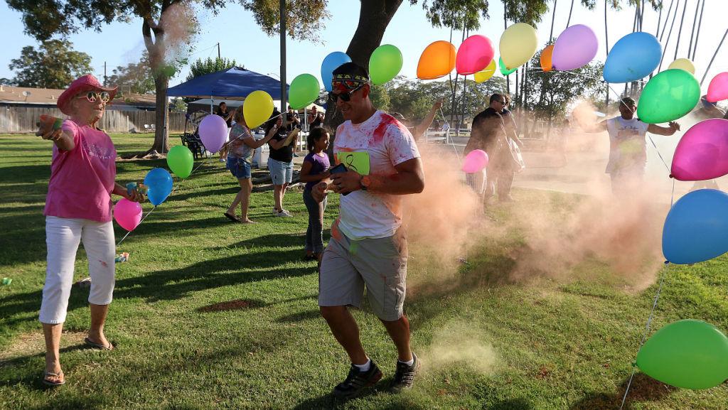 Runners get doused in colors at annual Temecula fun run – Press Enterprise