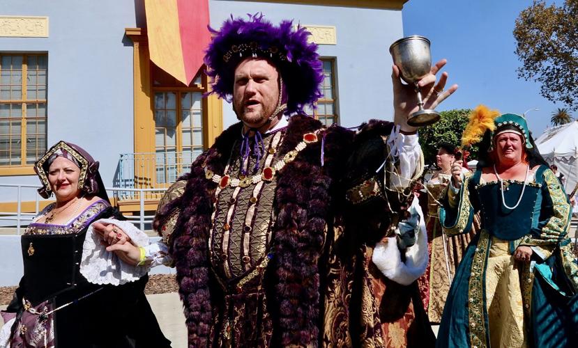 Renaissance Faire returns under hot sun Entertainment