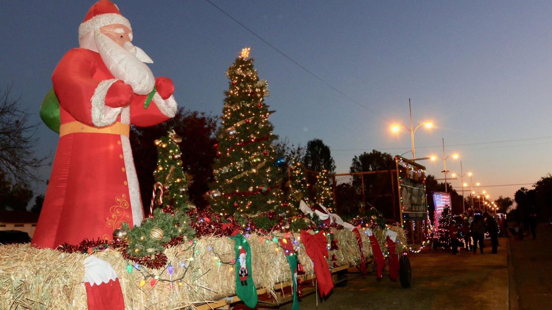Encore Christmas Parade Set For Dec 11 News Hanfordsentinel Com Visalia Christmas Parade 2021