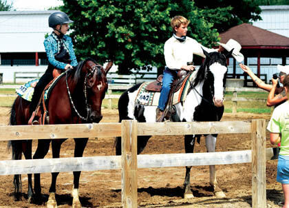 9 4 1 MS Equest Bee Jr duo.jpg