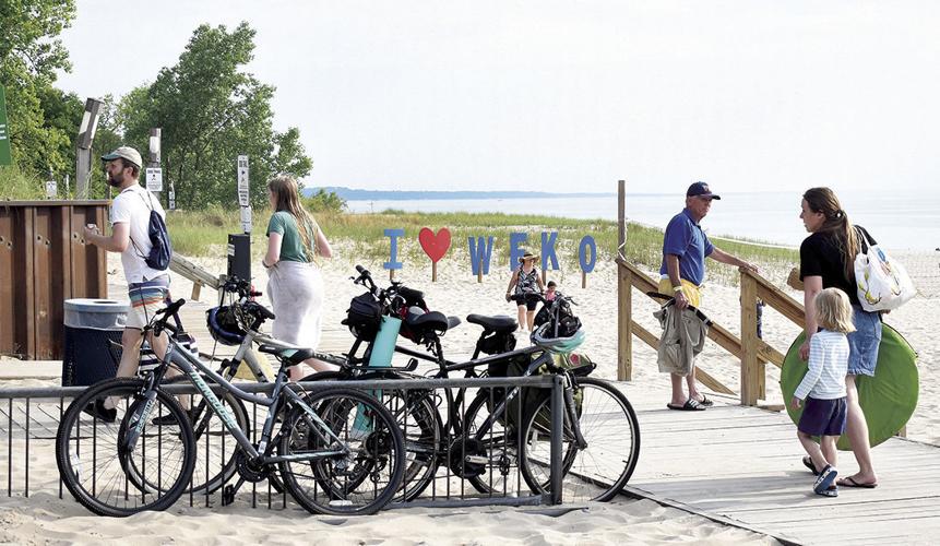 ON THE MAKERS TRAIL Features