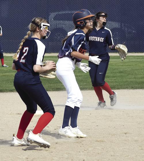 4 29 A1 Sports 4 Bee RV Soft Peyton on base