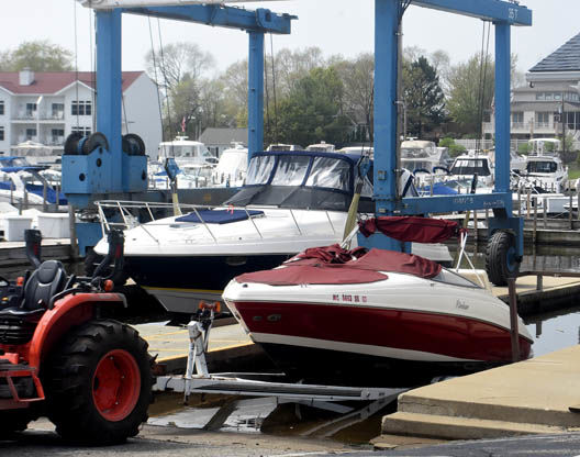 Boats starting to fill up the Harbor, Features